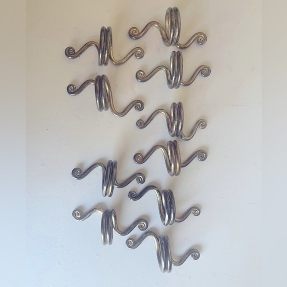Set of 10 silver plated napkin rings.